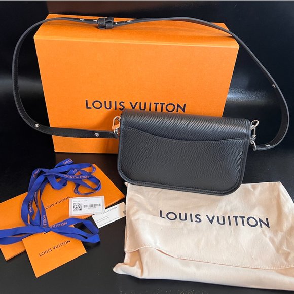 Louis Vuitton Black Epi Leather Buci Bag. Adjustable for Crossbody/Shoulder. - Picture 14 of 15
